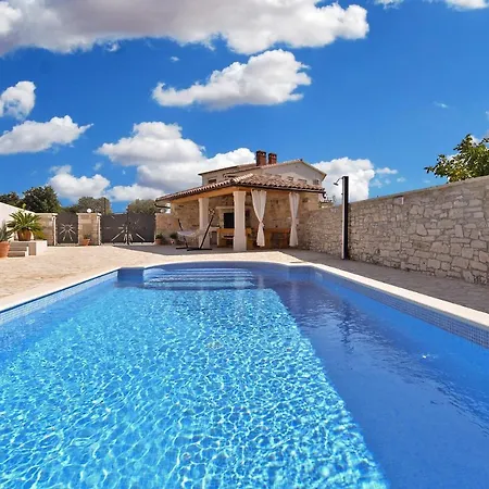 House Roberto 1384 Holiday home