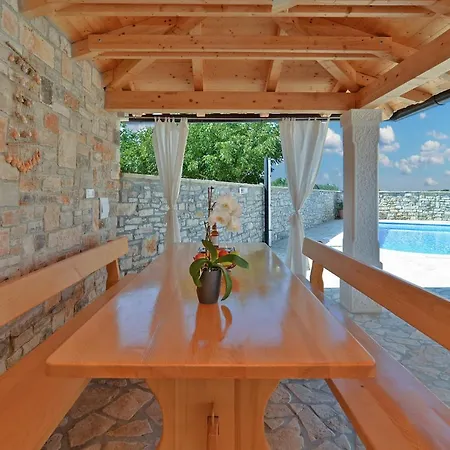 House Roberto 1384 Galižana