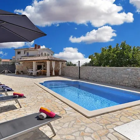 House Roberto 1384 Holiday home
