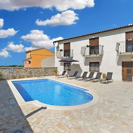 Holiday home House Roberto 1384 Galizana