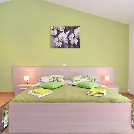 House Roberto 1384 Holiday home Galizana