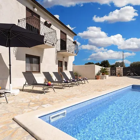 Holiday home House Roberto 1384 Galizana