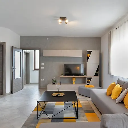 House Roberto 1384 Holiday home *
