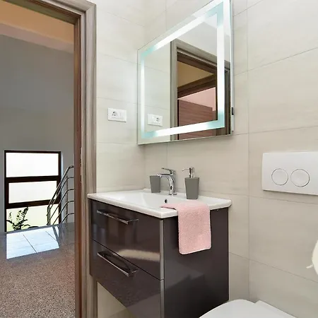 House Roberto 1384