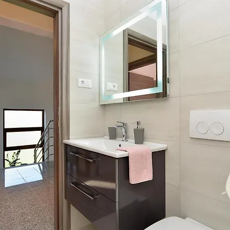 House Roberto 1384