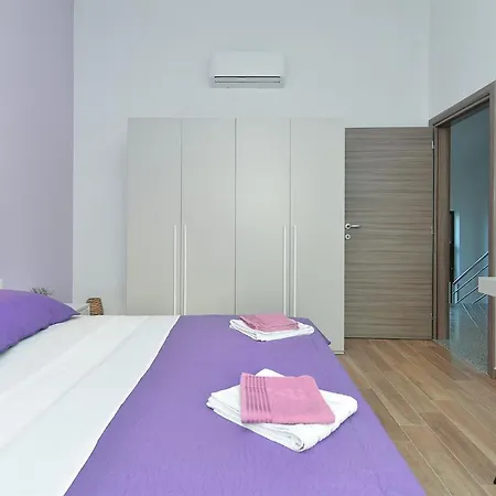Holiday home House Roberto 1384