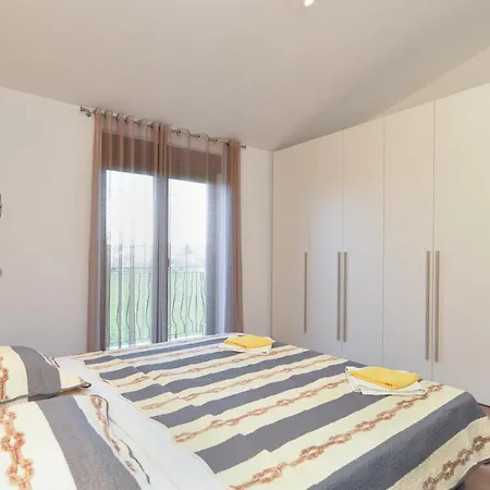 Holiday home House Roberto 1384